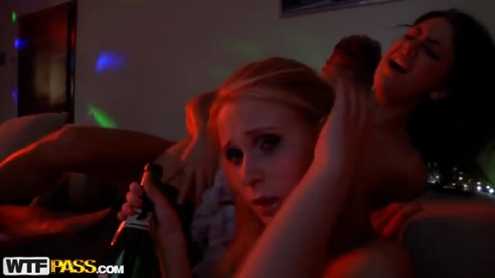 Порно Видео Студенток На Вечеринках Оргии